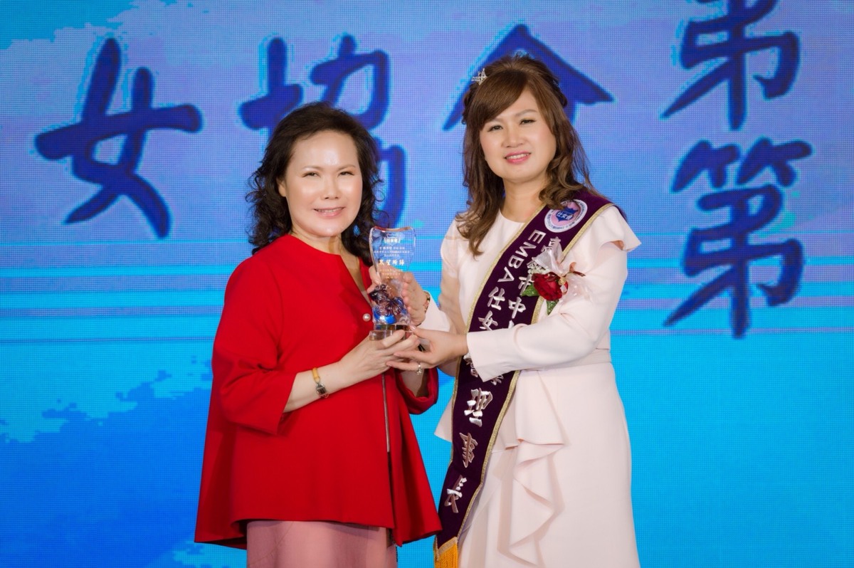 <地區校友會>中山EMBA仕女會理事長交接典禮圖片
