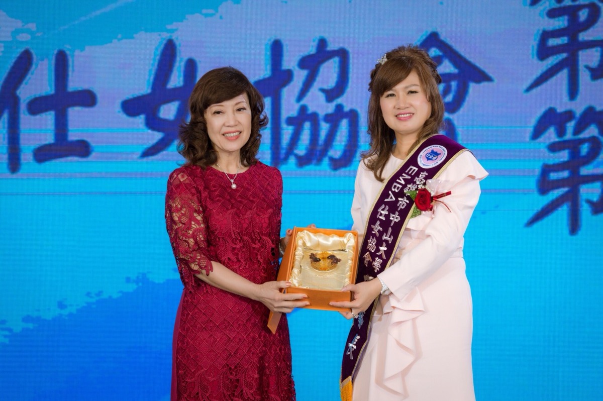 <地區校友會>中山EMBA仕女會理事長交接典禮圖片