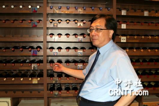 <校友動態>港都會長鄭再興：台灣八成企業只需全中國化（中評社）圖片