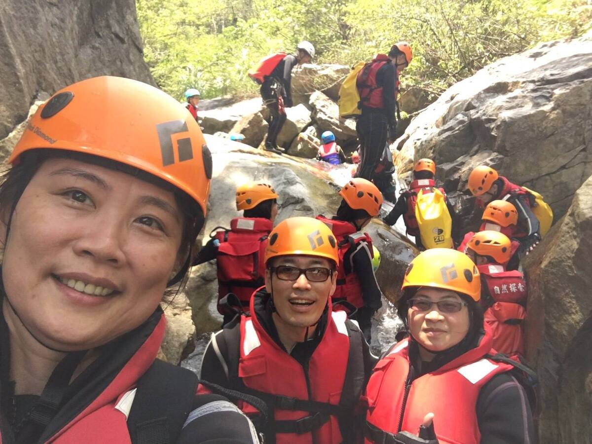 <地區校友會>北E校友會舉辦暑假親子溯溪趣圖片