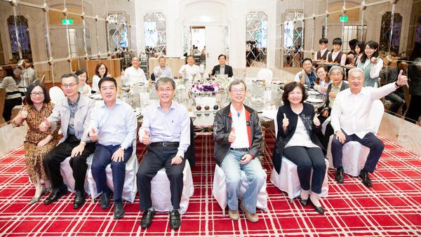 傑出校友聯誼會 新舊任會長交接圖片
