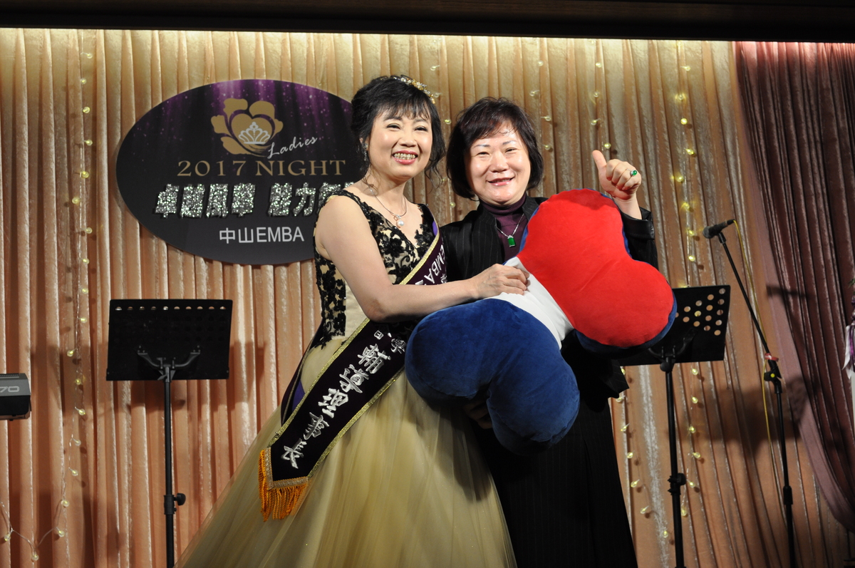 <地區校友會動態>姐姐妹妹亮起來 中山EMBA仕女會會長交接典禮圖片
