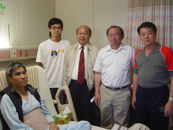 <西灣光華>感恩母校曾伸援手 材光系吳羿辰校友回饋急難救助金圖片
