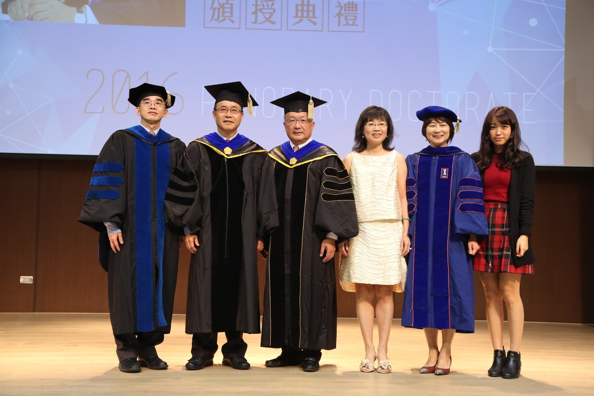 <校友榮譽>首位校友企業家 謝進南獲頒中山名譽博士圖片