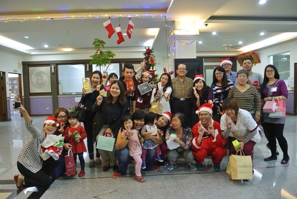 <西灣光華>學無止境 退而不休 崇恩醫療集團總裁龔明聰圖片