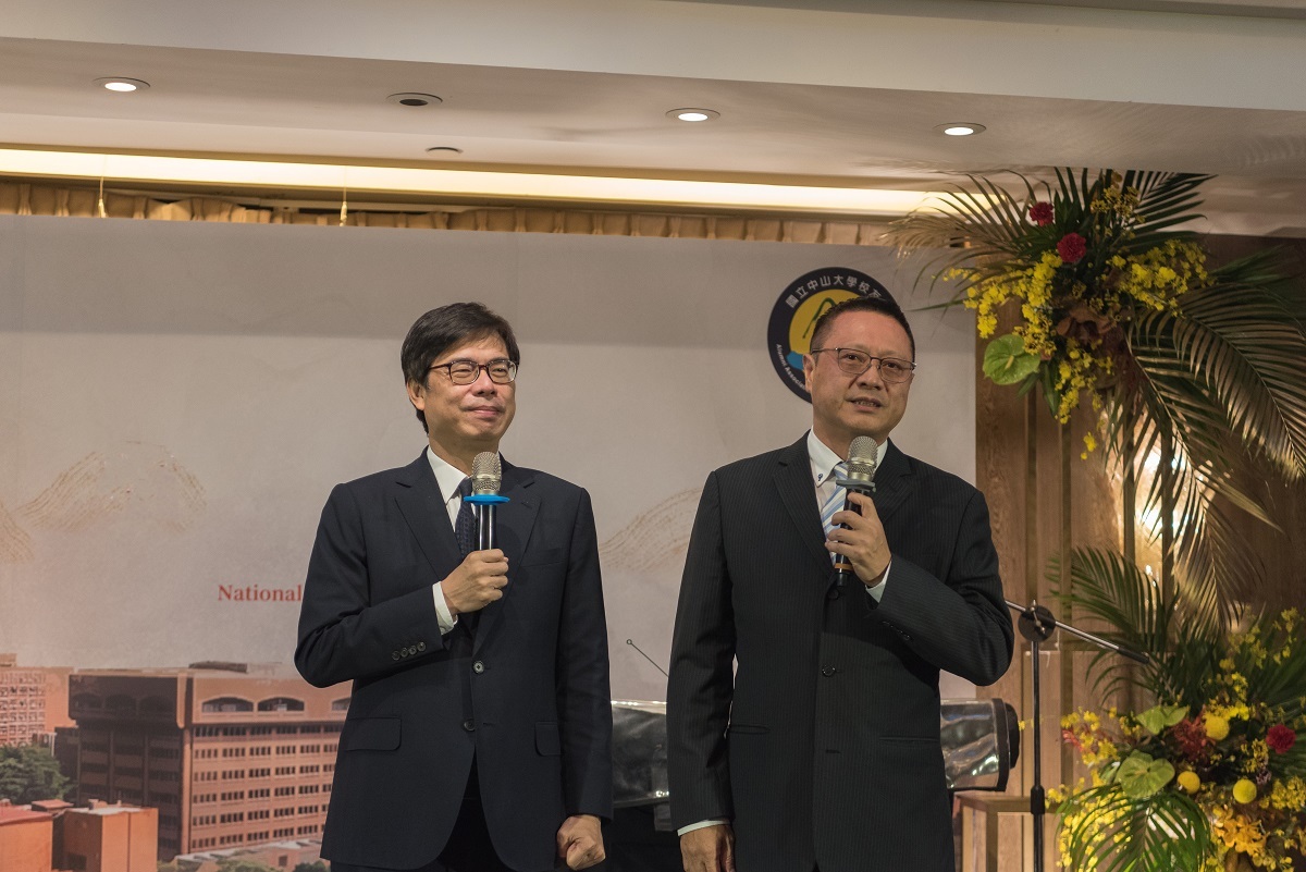 陳其邁市長到場祝賀黃烱輝榮任校友總會理事長