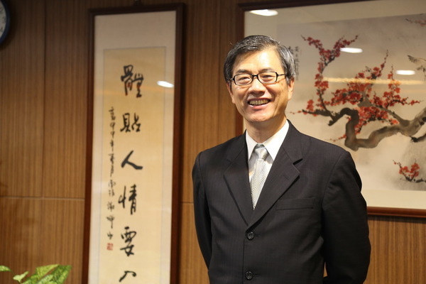 <103傑出校友>以誠懇謙虛的心態 認真扮演好每一個角色 中山學術研究所73級黃天牧圖片