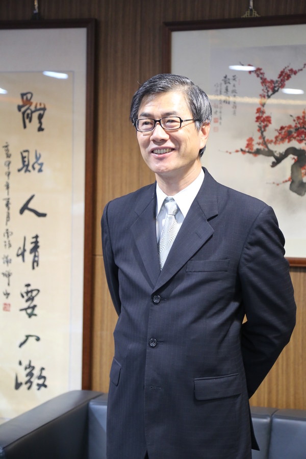 <103傑出校友>以誠懇謙虛的心態 認真扮演好每一個角色 中山學術研究所73級黃天牧圖片