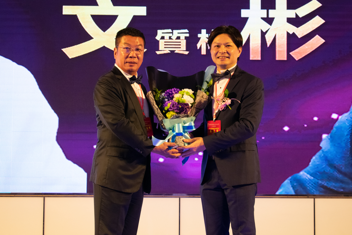 新舊任理事長合照圖片