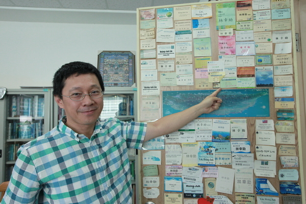 <104傑出校友>引進宏觀知識系統為台灣環境把脈 海洋資源學系76級林幸助圖片