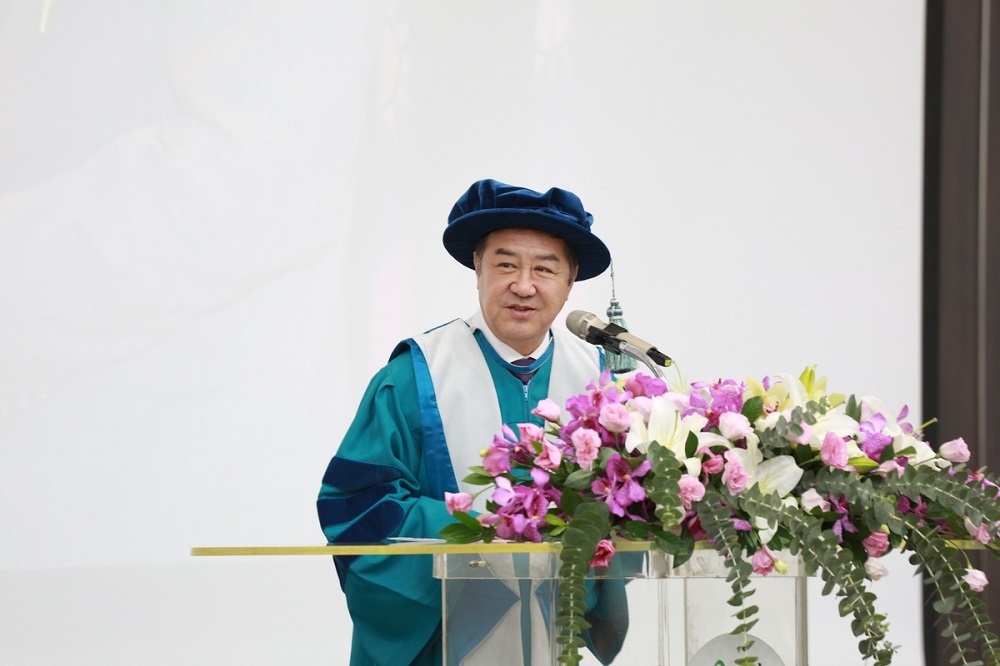 舊振南食品李雄慶董事長，2020年獲頒本校名譽博士學位。