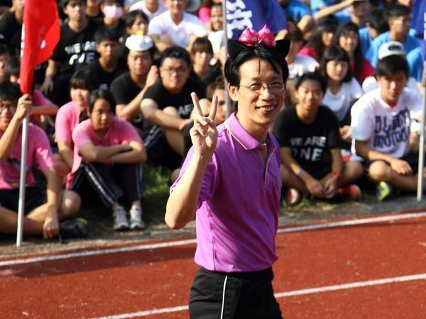 <西灣光華>當我走在這條名為「老師」的道路_夜間部中文系88級洪滿山老師圖片