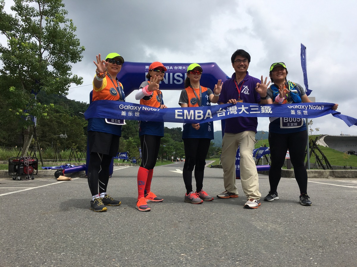 <校友亮點>中山鐵人挑戰「台灣大三鐵」展現中山人一家人精神圖片