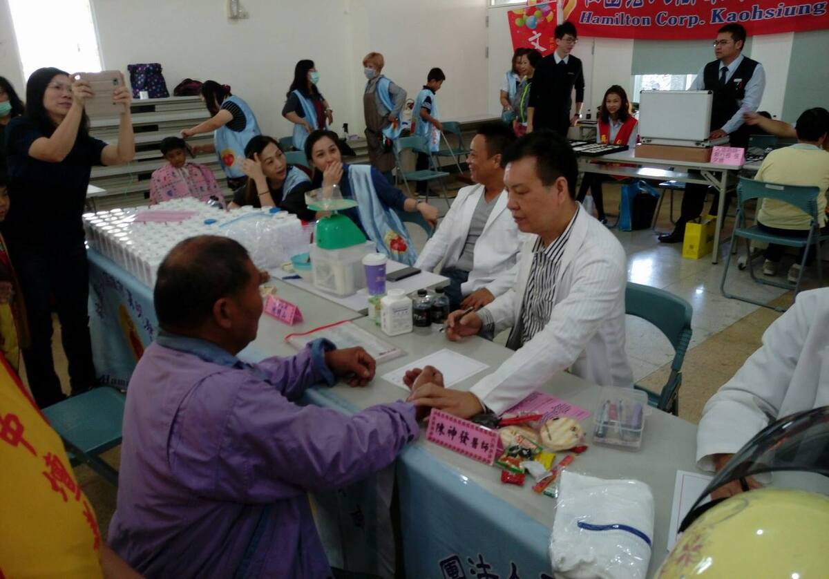 <西灣光華>為善不欲人知 行善不落人後 漢明中醫陳神發院長圖片