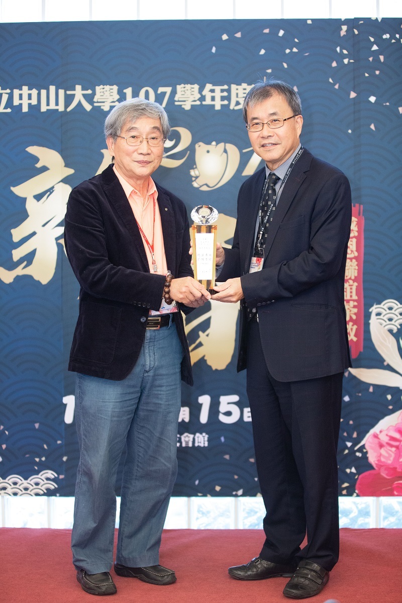 華盛營造工程蘇成達董事長獲頒感謝獎座圖片