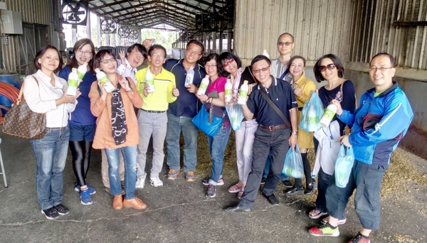 <地區校友會> 校友企業參訪 屏東萬丹崙頂牧場圖片