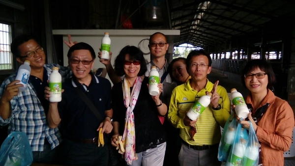 <地區校友會> 校友企業參訪 屏東萬丹崙頂牧場圖片