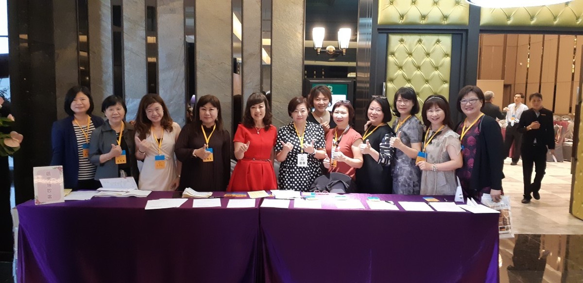 陳素蓁學姊與團隊合照圖片