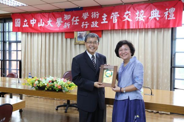 <母校動態>承先啟後 新卸任一級主管交接圖片