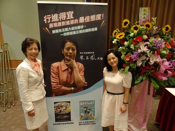<西灣光華>一步一腳印 守護時代莘莘學子 中華商管教育發展學會副秘書長陳佳妮圖片
