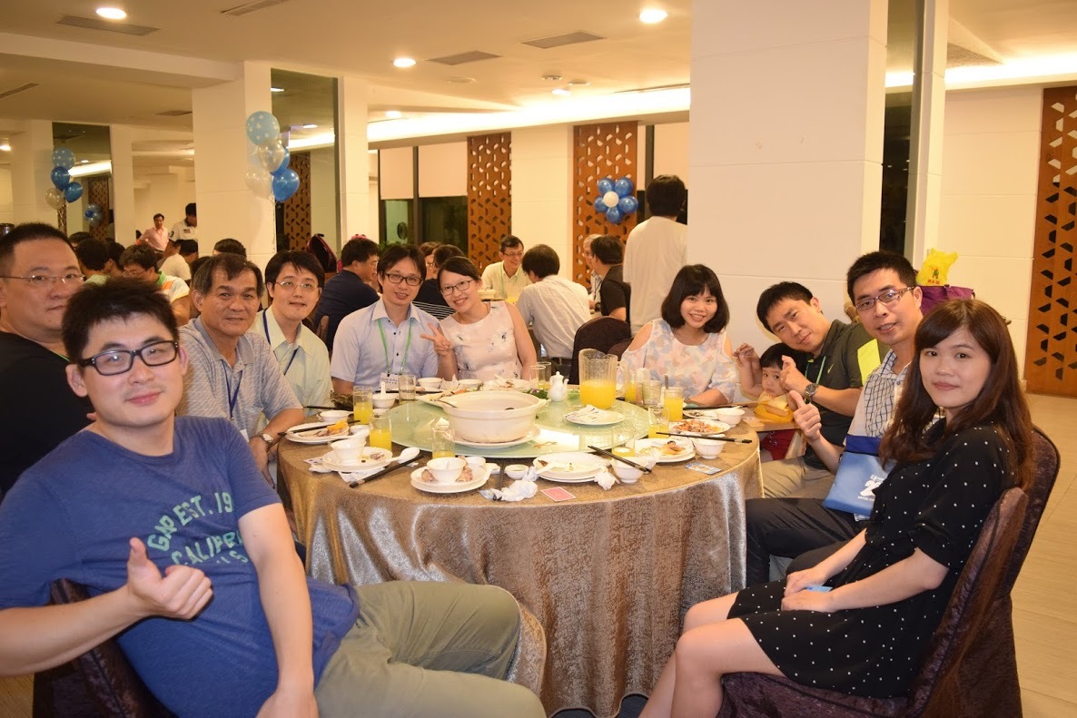 <系所校友會動態>物理系30週年系慶活動 老中青校友西灣大團圓圖片
